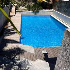 Appartement 2 Pièces Rez-de-jardin Dans Maison Avec Piscine, Villeneuve-Loubet